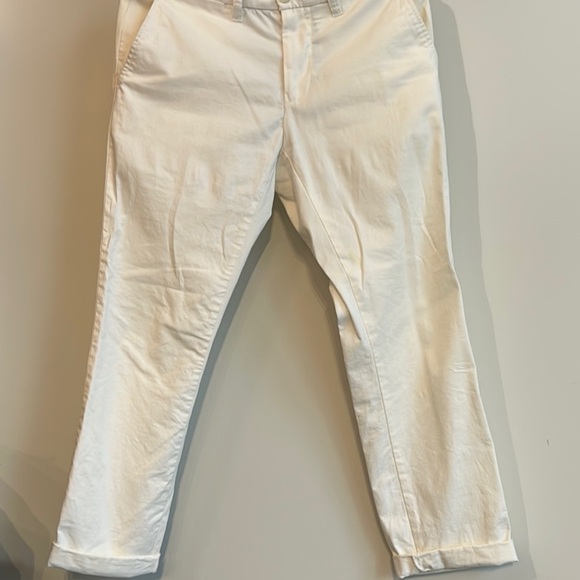 Tommy Hilfiger White Chinos Relaxed Fit with Excellent conditions - Picture 2 of 9
